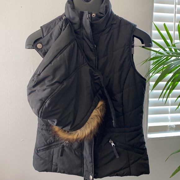 American Rag Women's Fur-Trim Removable Hood Insulated Puffer Vest - Picture 11 of 15